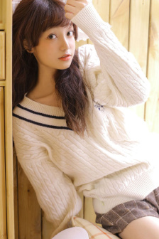 和妹妹两个人看家